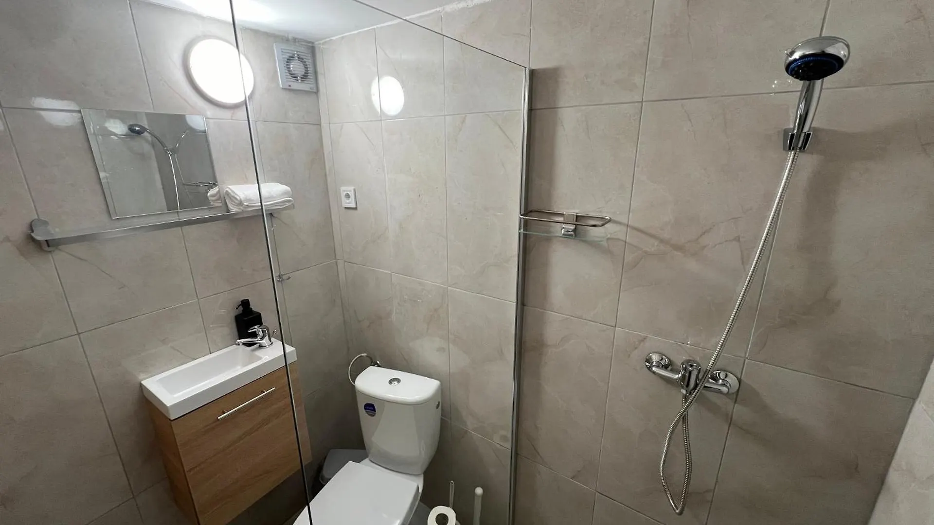 Iza-Szondi Homes Budapest Hungría